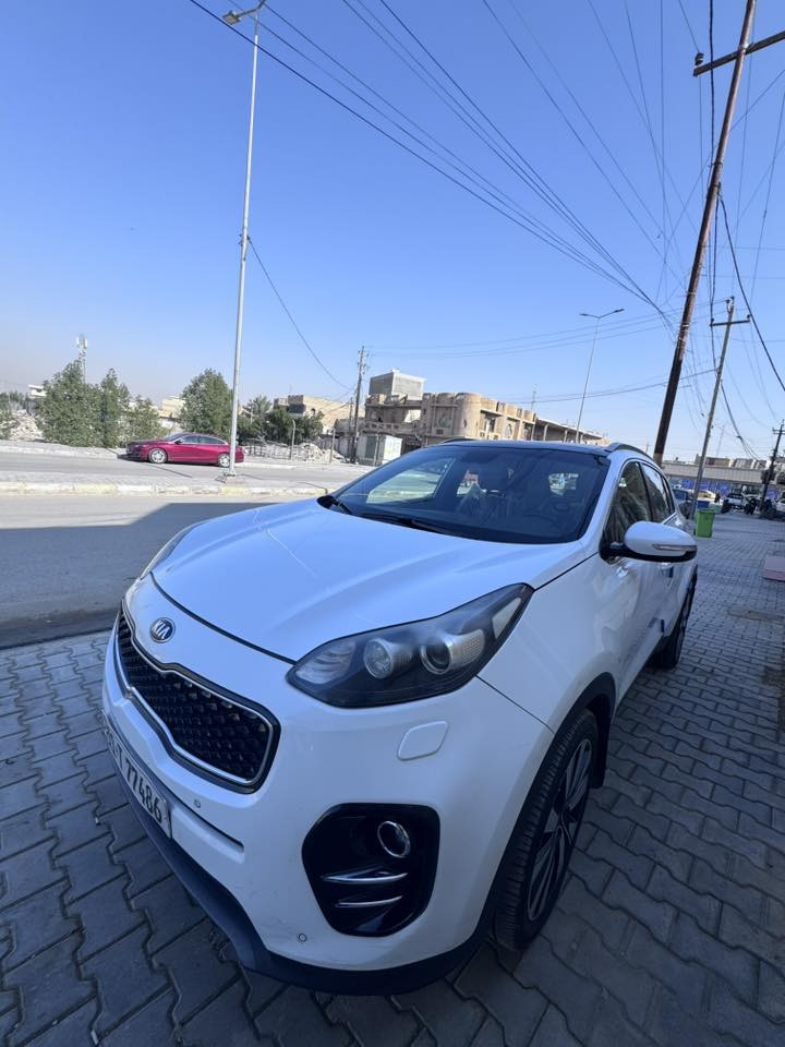 السلام عليكم ورحمة الله وبركاته 

للبيع كيا سبورتاج خليجي موديل 2018
رقم بغداد نكليزي
الهزة والسنوية مجددات وباسمي كفالة من مكينة وكير  صبغ جاملغ وربع باب السايق بدون دواخل

المواصفات
بانوراما
تحكم ستيرن
شاشة
مراي شفط
داخلية لونين
حساسات امامية وخلفية
كامرة
زراك لايت
شادها زينون
الارضيات مغلفة جلد
3 وضعيات قيادة
 
السيارة خير من الله نظيفة وجديدة وبالعافية على الي ياخذها
السعر 18500
وبيها مجال ***********
