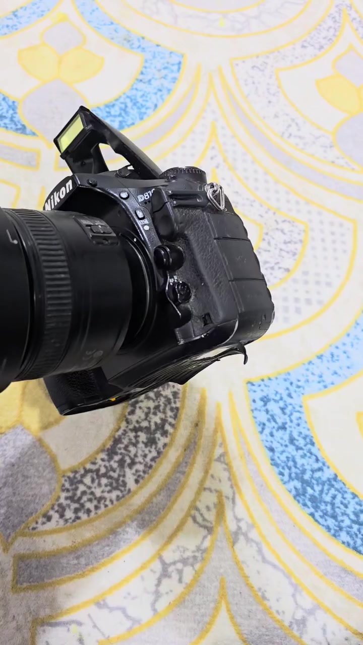 للبيع كامرة 810  نيكون  لا مصلحه ولا مفتوحه لكن شترها عالي 70k مكاني الحله قرب جامعة بابل *********** واتساب
