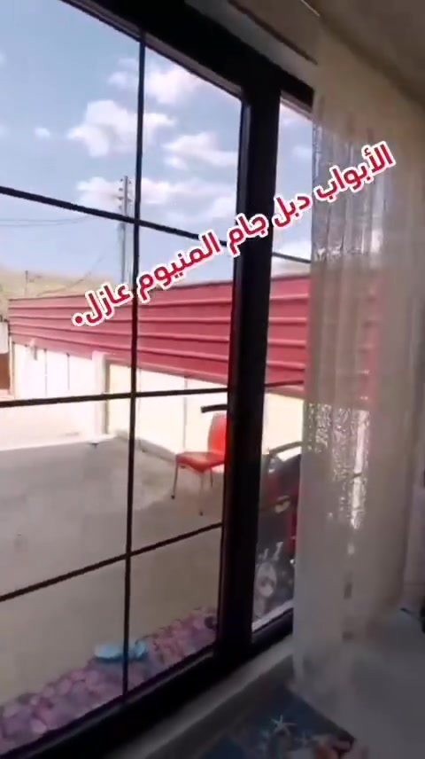 بيت للبيع في دوميز وارفين ستي 
موقع البيت على الشارع الرئيسي الجديد 
200 متر مربع 
٢/ غرفة نوم
١ /استقبال 
المطبخ مفتوح على الهول 
البيت معمر جديد
 تبديل المجاري و الكهربائيات و السقوف جبس بورد للبيت كامل 
السيراميك ايطالي 80*80 للبيت كامل 
الصحيات جديدة بضمان 10 سنوات 
سيراميك الحمامات 60*120 هندي متر السيراميك 12 دولار بدون عمل .
الابواب الداخلية جديدة ضد الماء بضمان .
الابواب المنيوم دبل جام وسلايد كاتم .
السطح معمول بمادة عازلة للحرارة والرطوبة من الشركة العالمية في الموصل بضمان 10 سنوات.
التانكيات 2000 لتر عدد ٣ و الكيزر جديد ٢٠٠ لتر . 
بوستر ماء و ماطور حساس تأسيس جديد .
للاستفسار الاتصال على الرقم ***********
