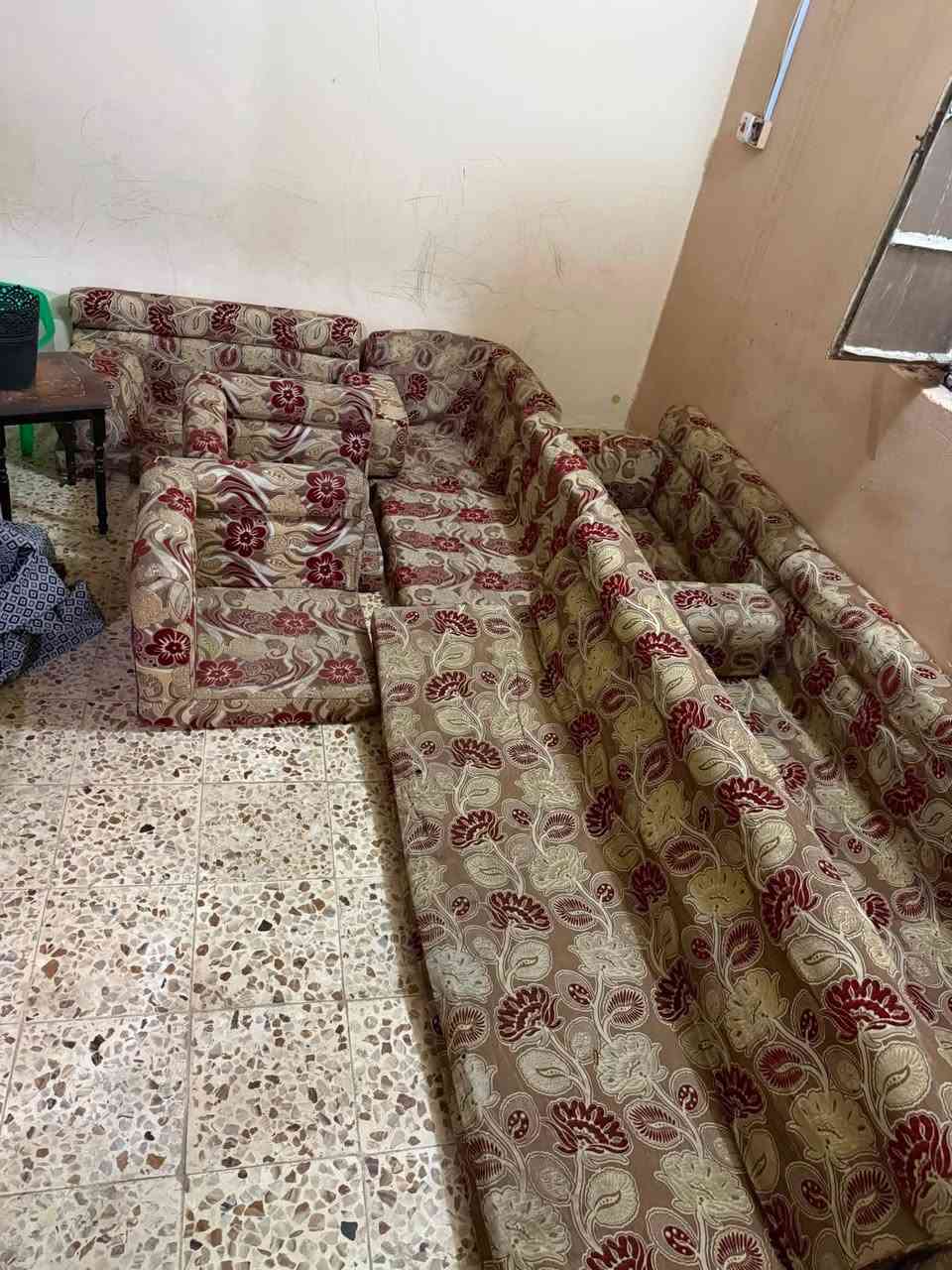 جلسه نظيفه وجبيره سعرها ١٢٥ وبيها مجال بسيط تواصل واتساب ***********
