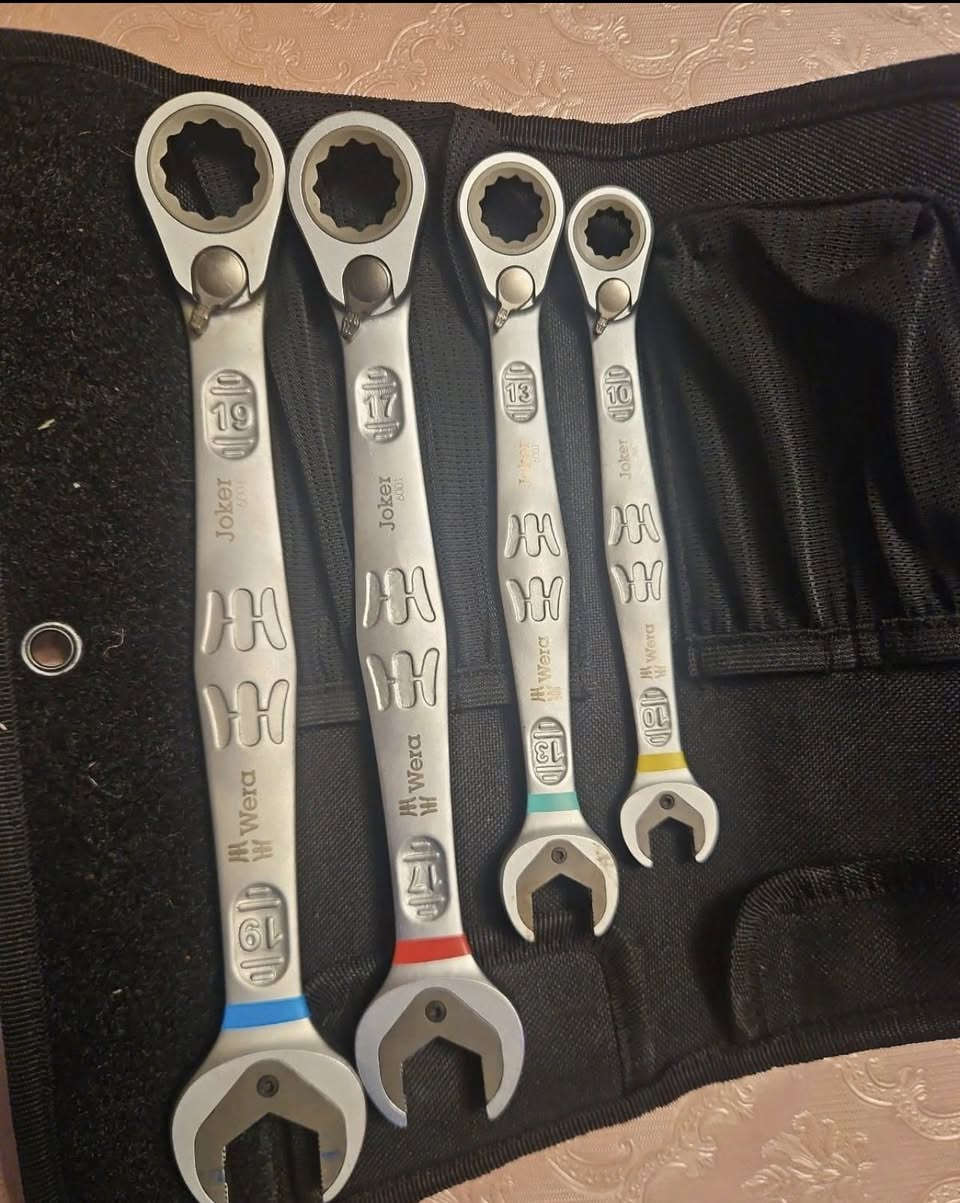 السلام عليكم
متاح سيت صباين من ويرا الالمانيه هو صبانه وراجز 
وسيت ثاني درنفيس مع ملحقاته لون ولا اروع.


**إذا كنت صاحب هذا الإعلان وتريد حذفه لأي سبب، رجاءا أرسل رسالة إلى الدعم الفني**