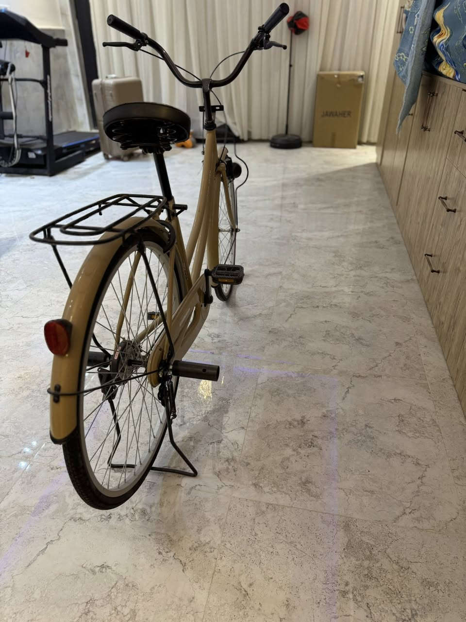 سلام عليكم حبايب باي سيكل موديل 24 حجمه 26 اللون بيجي و الله استعماله اقل من شهر لأن اشتريت دراجة ￼وعفته ￼فه ‏هسه رايد ‏أبيعه مكاني كربلاء حي المعلمين السعر 110 أوبي بمجال بسيط للشراي ￼   والخاص مفتوح وهذا رقم موبايلي للاستفسار ￼*********** 🖤🖤
