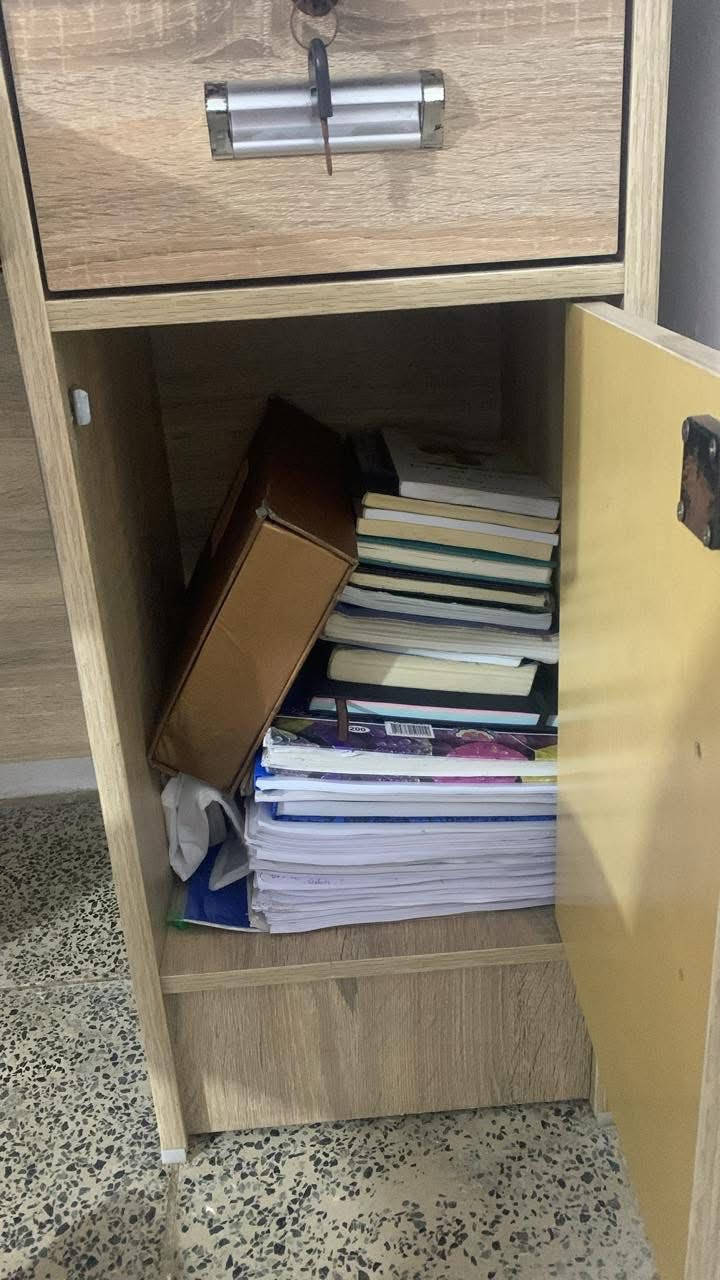ميز دراسي او يصلح في مكتب للبيع كما موضح امامكم نضيف ومرتب ويحتوي على مجر كبير ومجر صغير وخانه كبيره للكتب او اي شي كامل مع اقفاله وكرسي ايضا ضغط يحتوي على كير حسب العلو الذي تريد ويناسب كل الاوزان سبب البيع محتاج مبلغ واكملت دراستي لا غير هوه عملي جداً . للبيع العنوان بعقوبة


**إذا كنت صاحب هذا الإعلان وتريد حذفه لأي سبب، رجاءا أرسل رسالة إلى الدعم الفني**