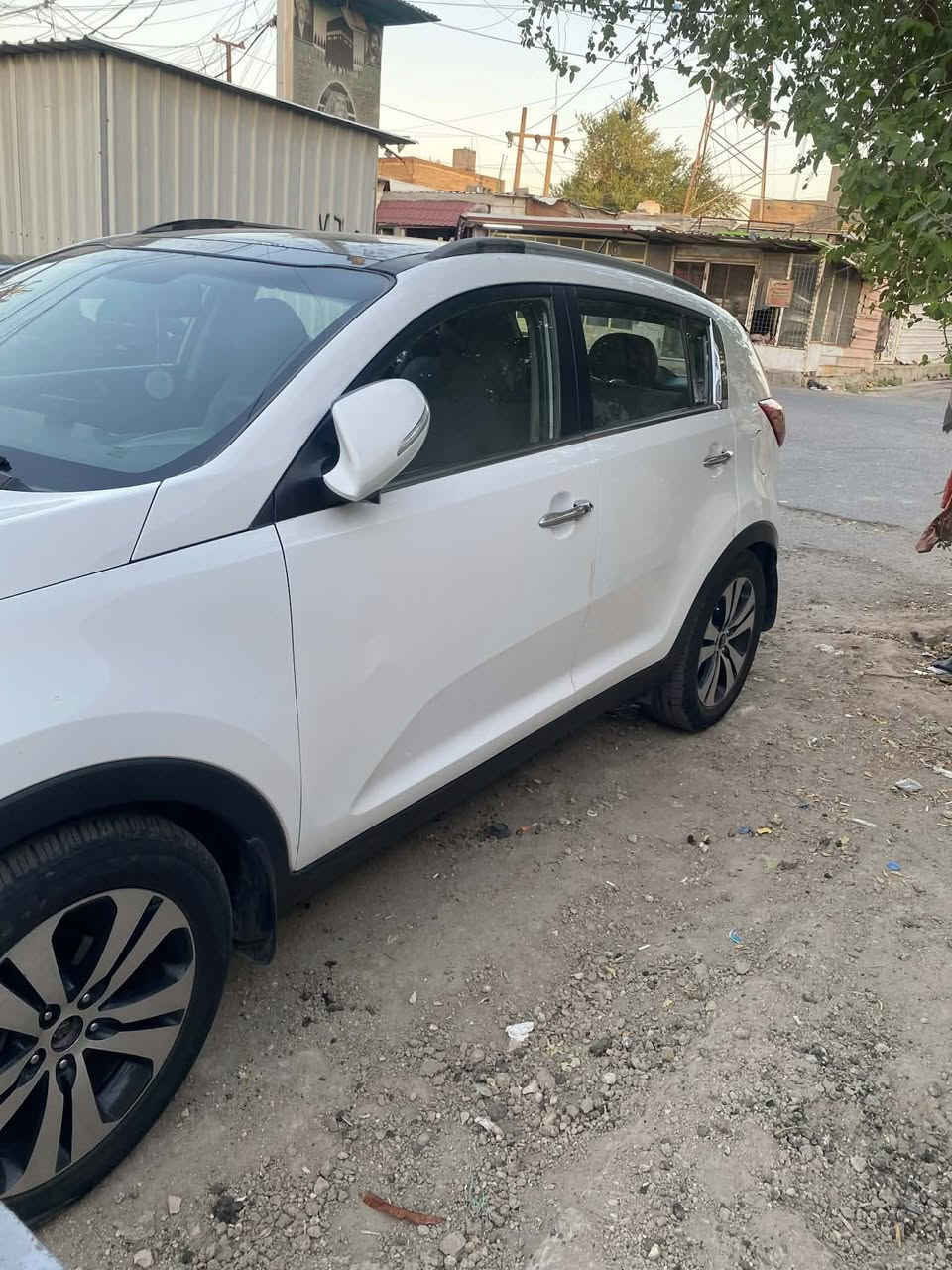 السلام عليكم للبيع سبورتج 
خليجية موديل 2011 مكفولة 
موصفات السيارة 
بصمة 
بصمة ابواب
بنوراما 
فور ويل
مري شفط
ثلاجه بل الجكماجه
مكينه 2400/المرغوب
كشن كهربائي
تحكم استيرن جهتين
شاشه أندرويد الكبيرة 
كامره خلفية 
حساس 
كشنات جلد
منظومة تبريد جديده 
منظومة بانزين جديدة 
باتري جديد 
رقم السيارة واسط مشروع وطني 
يعني وين مايعجبك تحول 
السعر 135
***********سجاد
