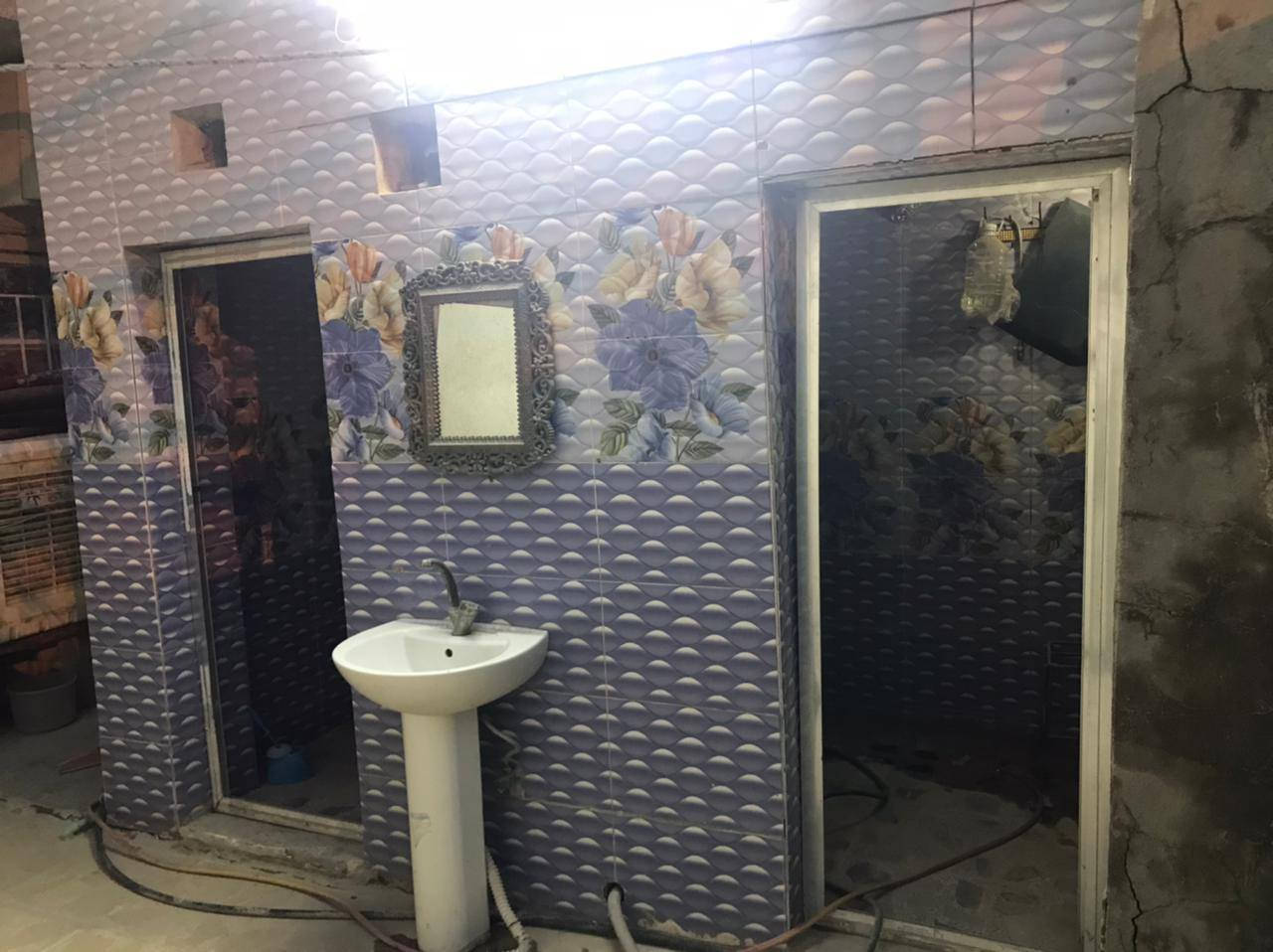 السلام عليكم
بيت للبيع منطقة معسكر البلديات واقع حال 
مساحة 125م
واجهه 5م
للاستفسار ***********
