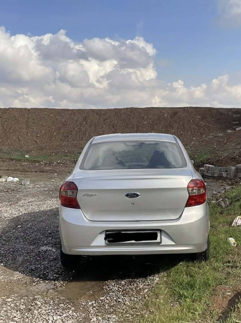 فیگۆ ٢٠١٦ بە ناوی خۆمەوەیە سەنەوی تا ٢٠٢٨نوێیە ،  گێڕ و مەکینەی بە شەرتی وەستا و کۆمپیتەر ، بچوکترین خەلەلی نییە ، باتری و ڕۆن و تایە و پلاک و نۆزڵ هەموو شتێک تازە سێرڤز کراوە ،  تەنها سندوق و بستێک چەمەلغی دواوەی بۆیاخە ، پێشی کەپسە ، نرخی ٧٥ گەڵا و مامەڵە .
***********     WhatsApp
*********** السليمانية, العراق
