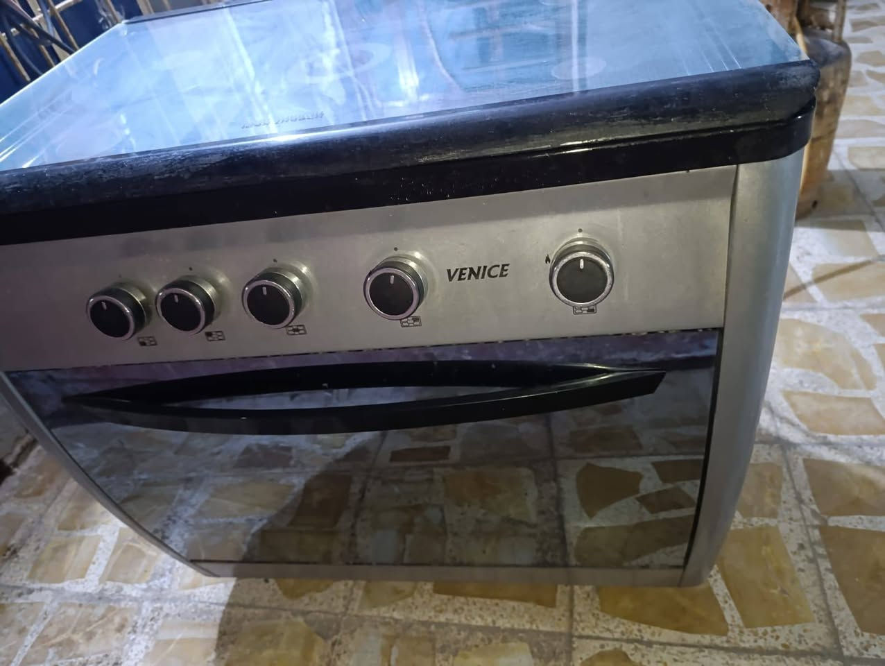 السلام عليكم طباخ للبيع 5مشاعل بدون فرن هوه نظامه هيج يجي بدون فرن عنوان بغداد الحسينيه الراشديه كراج الاسدي سعره 100 و بي مجال بسيط متواجد واتساب ***********
