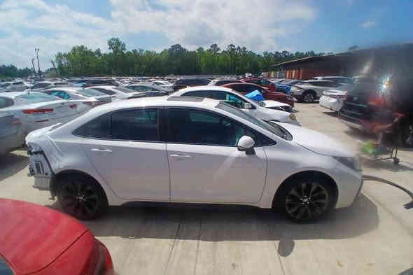 السلام عليكم  كورلا  اس اي فول  ها يبرد  موديل 23 وراد  أمريكي بدون صبغ بدون اي تبديل  بدون ايرباك ماشيه 35 الف مايل رقم  بغداد انكليزي   سعر  165  ***********
