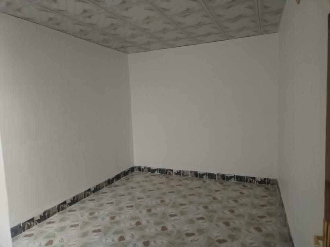 مكتب ولايه علي 

بيت للبيع المساحه 80 متر زراعي مشمول بالتطويب 

أساس طابوك تجعيب بنيان بلوك وسكف عكاده 

مبني فيه غرفة وصاله واستقبال ومطبخ وصحيات داخليه وخارجيه 

العنوان البراكيه شارع علكم نهايه شارع حاتم الخير بالفرع شارع تبليط

السعر المطلوب 28مليون وبيه مجال 

للاستفسار اتصال أو واتس اب 
***********
أبو علي العبدلي
