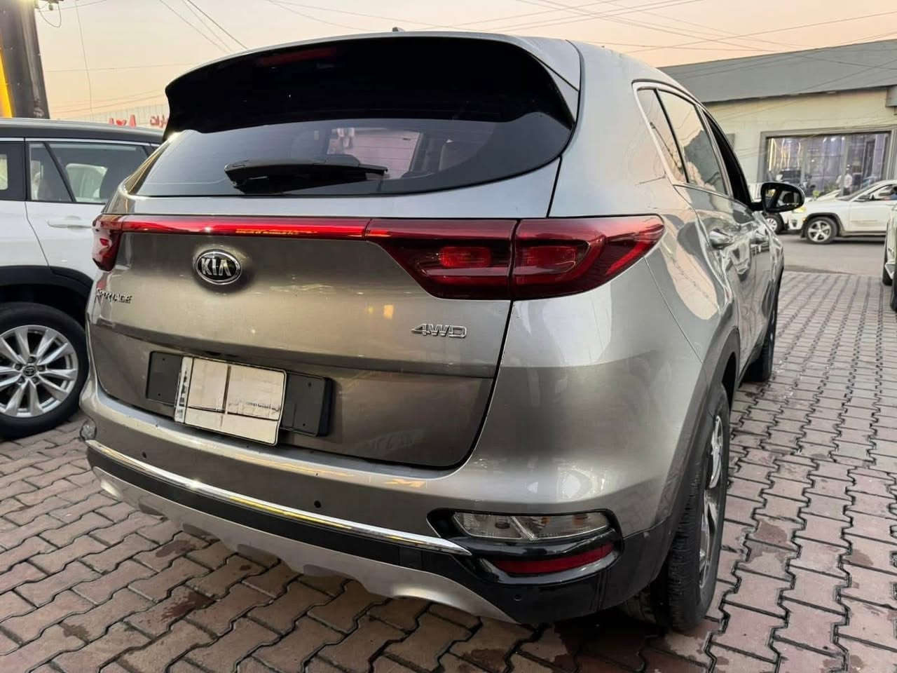 للبيع كيا سبورتج 2020 وارد امريكي
او مراوس بموديل ٢٤ 
السياره  ماشيه 71 الف كيلو
المحرك GDI
صور حادثها موجود بلمنشور
المواصفات 
تحكمات ستيرن جهتين 
ويل كب
شاشه كبيره
كامره دواره
نضام (سبورت -عادي- ايكو)
مانع انزلاق 
كروز سرعه
السياره رقم  بغداد
السياره حلوه و جاهزه ١٠٠٪؜  
السعر 160 ورقه
 رقم التلفون 
0790 132 1440

0770 442 6799
