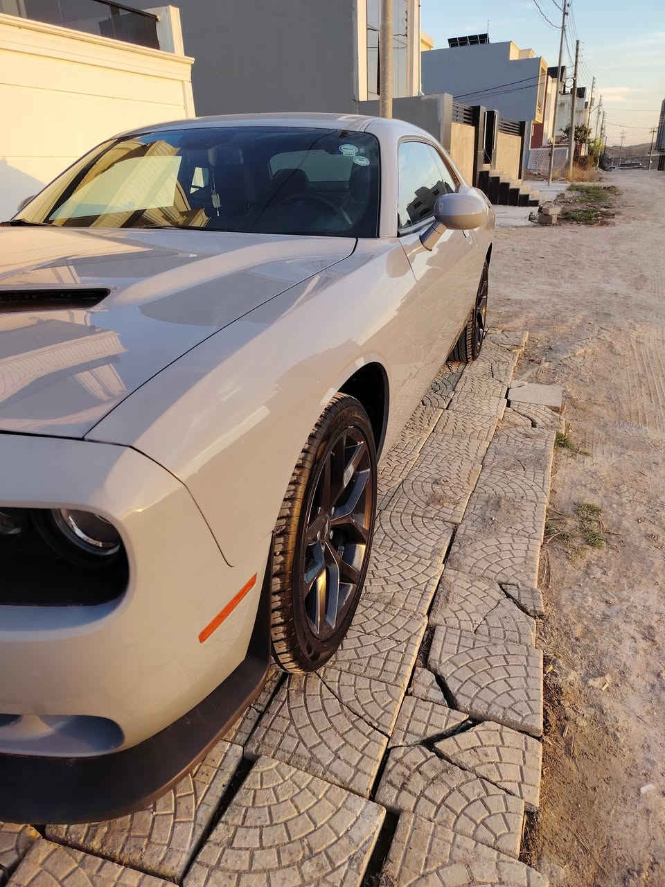 جالنجر موديل 2021 مواصفات sxt
كلين بدون ضرر .. 
دعامية امامية فقط
بدون ايرباكات بدون دواخل
كير ومحرك شرط
شاشة كبيرة
ماشية 37 ميل
رقم دهوك بأسمي
مكانها موصل دهوك
السعر .. خاص
ماسنجر  أو  واتساب : ***********
