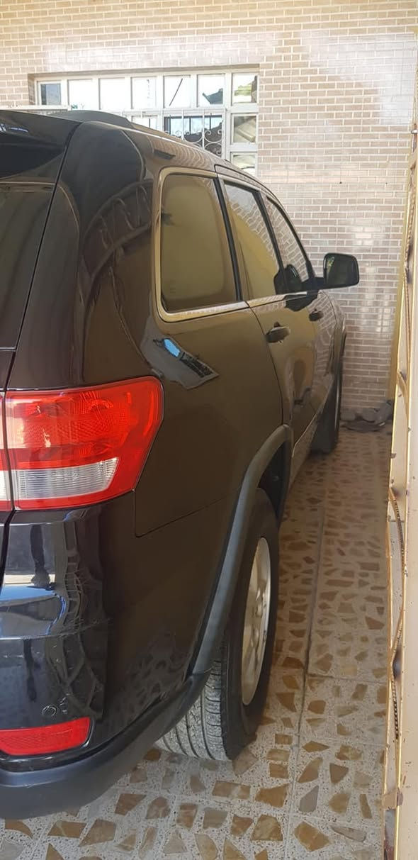 سلام عليكم جيب لاريدو 2012وارد أمريكي داخله للعراق كلين في العراق
 مكينه ٦ سلندر
  بصمة أبواب 
  كشن كهرباء 
تحكم ستيرن كامرة خلفية  حساس خلفي 
تبريد ثلج غاز جديد  
بيها مكانين بارد فقط باب الخلفي كد شبرين ورأس جاملق كد شبر فقط
 سياره حلوه ونظيفة انطيك محرك وكير شرط 
سعرها ١٩٠ وبيها مجال بسيط للطيبين حك الجيه 
السياره رقم اربيل مكانها بالموصل 
للتواصل *********** بي واتساب
