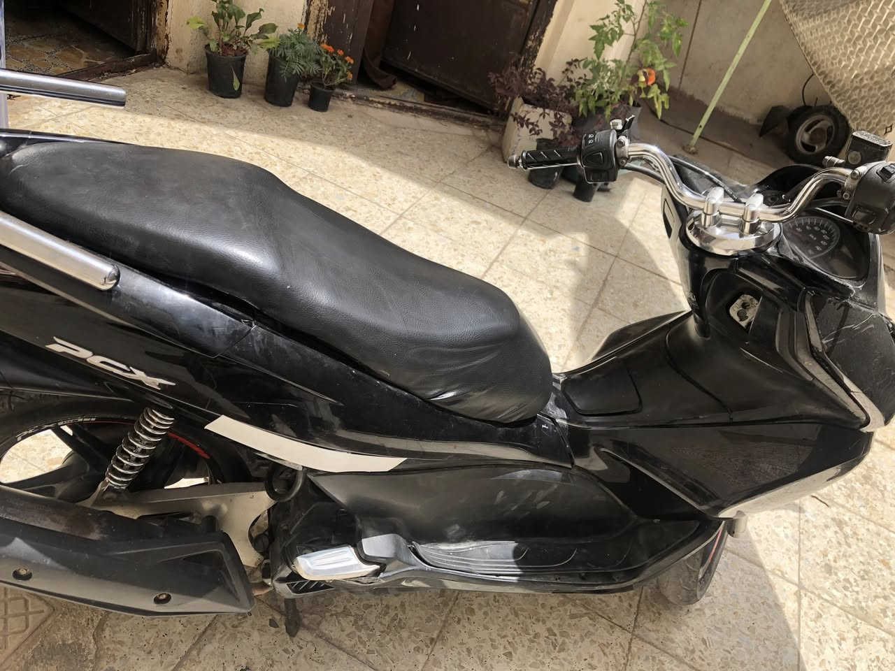 Pcx الجيل الاول 
دراجة مرتبة ونضيفة كهربائيات شغالة كفراتهة يرادلهن ترتيب عنواني بغداد الشعلة 
للتواصل ***********
