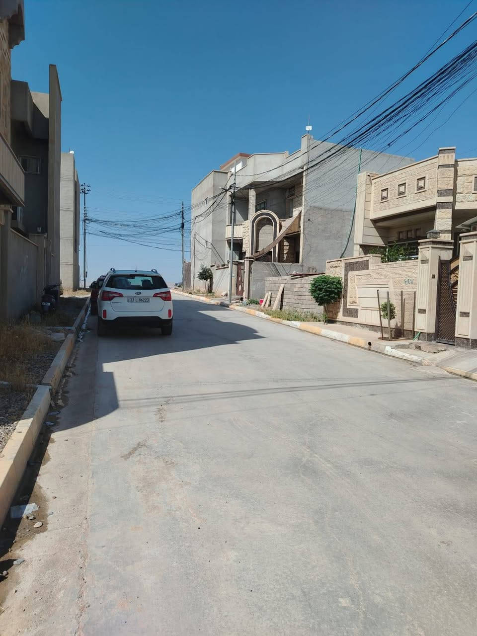 دار ل البيع العنوان فلاح الثانية ب ضهر دائرة المرور المساحة 100 متر  5*20
بناء 23 سند طابو الزهور الطابق الأول متكون من مطبخ + صالة + غرفة نضام اسويت + حمام + اتواليت خارجي

الطابق الثاني متكون من غرفتين نضام اسويت 

ناقص سقوف ثانوي 

كوبنات + ازاي داخل مرمر 

كوبنات خارج حلان 

السعر 120 مليون قابل ل التفاوض

التواصل ***********
