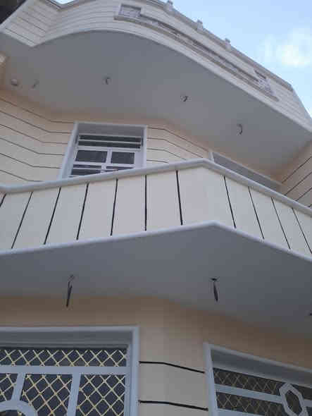 بيت مرتب 100 متر خلف مول نون شارع 80 سعره 95 وبي مجال طابقين ثلاث غرف نوم مطبخ هول استقبال اتصال عالرقم ***********
