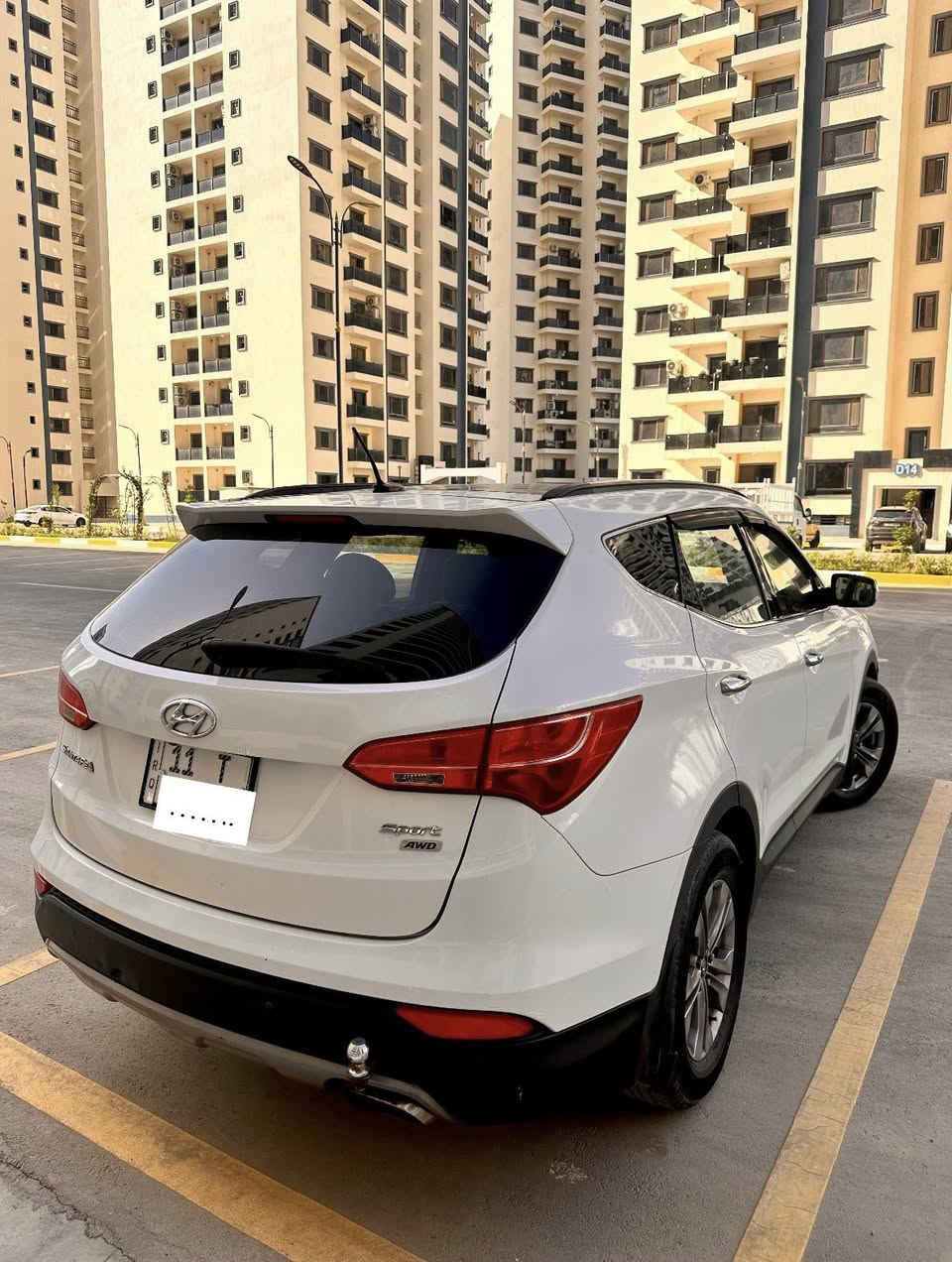 السلام عليكم
للبيع سنتافي امريكي فول مواصفات 2015 
 ٤ سلندرGDI AWD Sport عليها برمجه دوانز وشلعه 
بانوراما بصمه تشغيل+بصمتين ابواب اماميه + دخول ذكي
كشنات كهرباء +جلد تدفئه + خزن ميموري + الاماميه مساج
رادار جانبي + اشاير بالمري + مري قلاب + بردات بلادي
لد نهاري + حساسات اماميه وخلفيه + صندوك كهربائي 
4 وضعيات ستيرن (ايكو نورمال كونفرت سبورت)
تبريد مناخين منفصل + قطعتين + سستم سماعات
تحكم ستيرن جهتين + كامره بلادي + شاشه كبيره
السياره حادث امريكا خفيف دعاميه ومازدات 
12 ايرباك كشنات وتكم وبرده ودشبول 
ايرباك ستيرن طاك 
رقم الجديد هزه جديده سنويه جديده
السياره مابيها مصرف دينار 
السعر 160  وبيها مجال للشراي
 مكان السيارة البلديات 
***********
موجود واتساب
