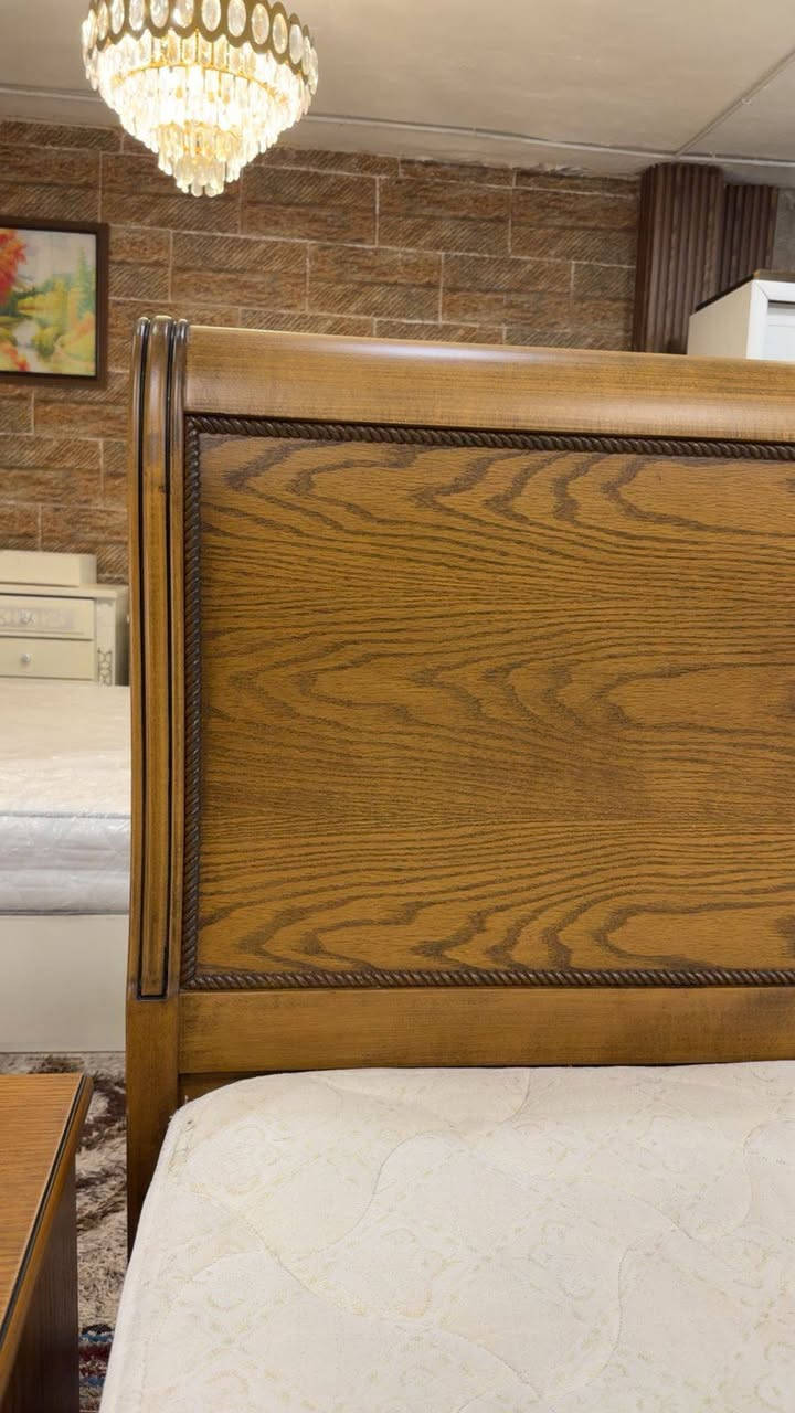 غرفة نوم ماستر فل كوالتي ثقيله جداً 🤍✨
( بتقسيمه داخليه مميزه ) 💛 عمق 60-سم ، خشب بلوط طبيعي 🪵 مع زان و لاتيه 18 اندونيسي 👌🏻 ( مواصفات و تفاصيل مميزه ✨ ) استعمال بسيط جداً بحال الوكاله الله يبارك لصاحب النصيب . (( بسعر مغري جداً 🏷️))

 .


**إذا كنت صاحب هذا الإعلان وتريد حذفه لأي سبب، رجاءا أرسل رسالة إلى الدعم الفني**