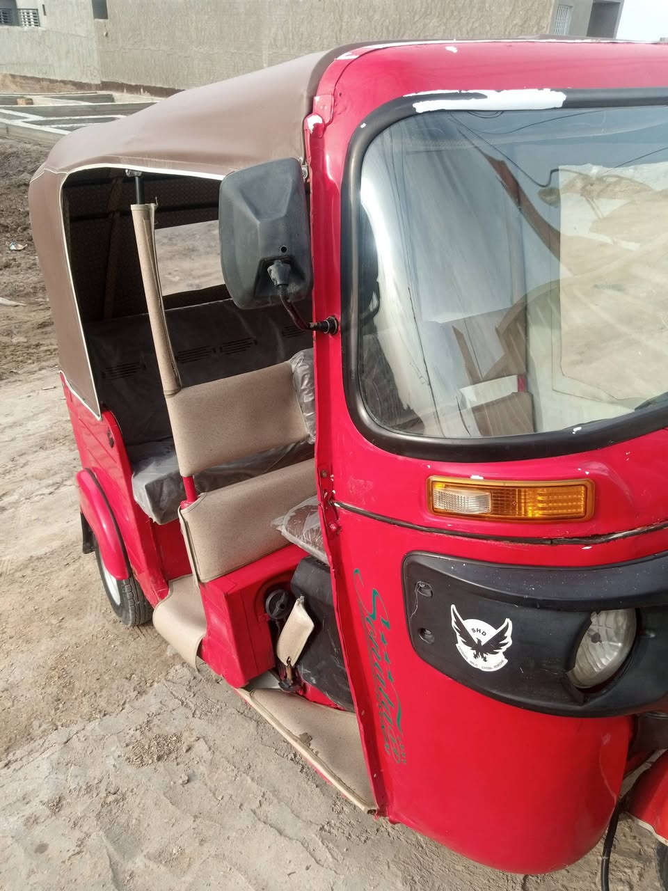 تكتك 18 اوراق مجفته شركه جادر جديد دوشمه جديده كاعيات جدد وكشره كدامك جاهزه كبل للشارع السعر 3700وبيه مجال لأستفسار اكثر اتصل
***********
