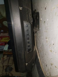 تلفزيون بلازما Sanyo للبيع، حالته جيدة ومعلق على الحائط. مناسب للمجالس...