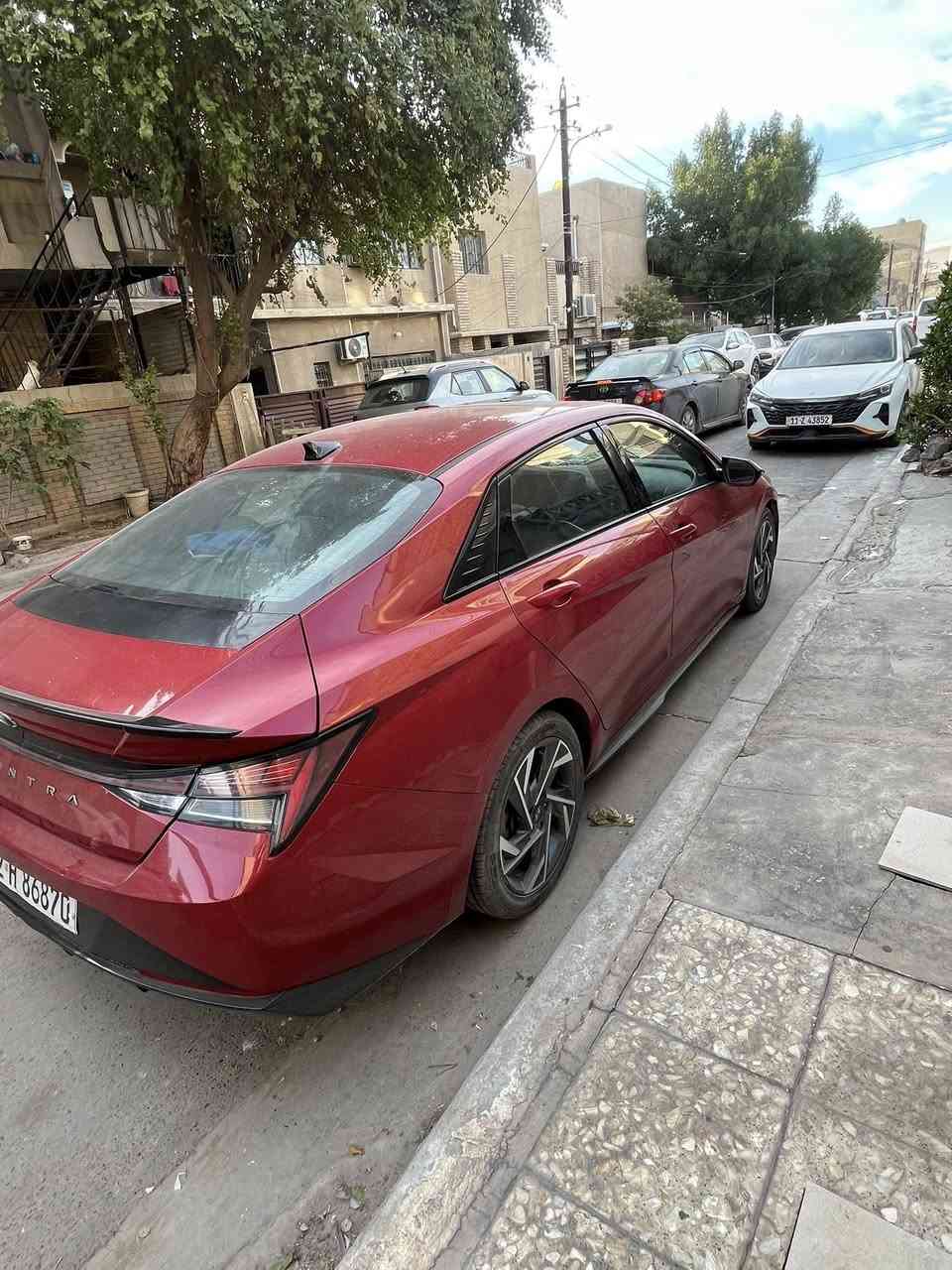 النترا ان لاين موديل ٢٠٢٢
مواصفات فول
لون احمر 
رقم اربيل 
هزة تنتهي بشهر الثالث  ٢٠٢٦  
محرك 1600 تيربو
كير اوتو dct دبل كلج
ماشية ٦١ ميل 
فتحة سقف 
بصمة تشغيل
كشنات مخمل وجلد عليه حرف N
وكشنات تدفئة ثنينهم والسايق كهربائي 
ابواب بصمة
شحن واير ليس
كاميرا خلفية
اشارة ترحيب بالباب
مثبت سرعه 
تحديد مسار
رادار امامي
رادار جانبي
صندوق ذكي 
تشغيل عن بعد 
السعر ١٥٧  وبي مجال بسيط

كير  مكينه كفالة وفلاتر كامله
ادامه كامله بلكات 
تخم تايرات جديد بريكات جديدة 

ضربته باب وجاملغ امامي وصور الحادث بالمنشور

 السيارة باسمي تحويل ثاني يوم مكانها بغداد الكرادة
الاستفسار  ***********
