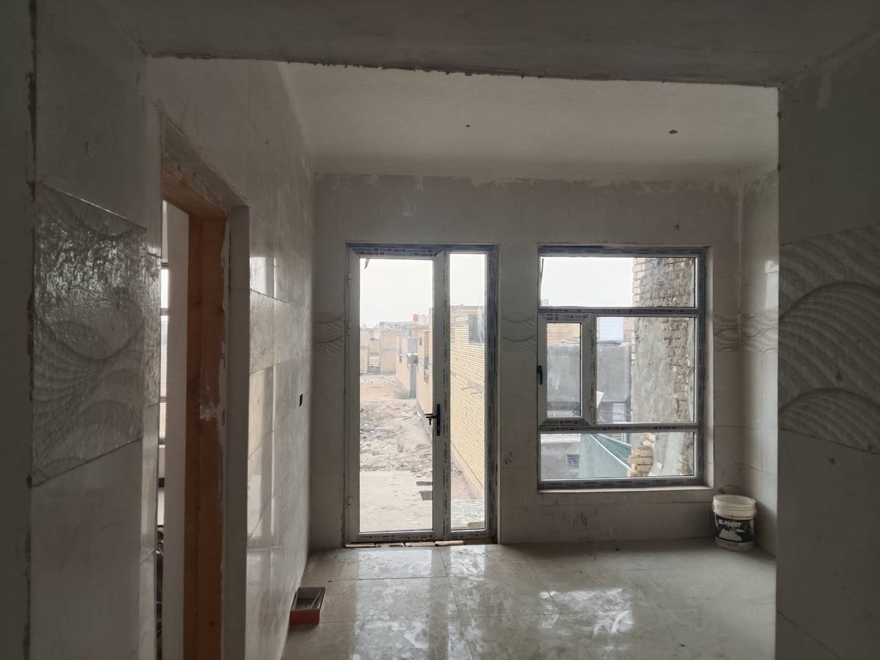 🏡بيت للبيع 🏡
طابو⬅️ اسهم مداور
💥العنوان⬅️ شارع السفينه قرب جامعة الامام الصادق 
⭕شارع 8 منر 
⭕مساحه 160 متر 
⭕واجه 9 منر نزال 18 متر 
طابقين طابوك🏡 كونكريت 
يتكون من 
▪️خمس غرف ▪️ثلاث صحيات▪️ اثنين صاله▪️ استقبال▪️ مطبخ 
االسعر💸💸 خاص 
للاستفسار الاتصال📞 على***********
