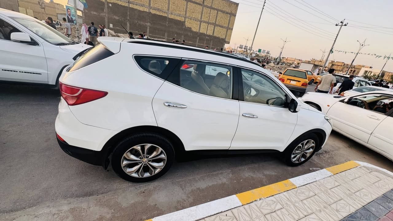 السلام عليكم 
سنتافي خليجي للبيع موديل 2014 سته سلندر 7 راكب رقم ذي قار تحويل ثاني يوم 
مواصفات شاشه حساس خلفي فور ويل كشن جلد كهرباء السياره سويج. رقم ذي قار بيه باب السايق فقط بارد ورش صبغ بدون تبديل بدون اي ضرر داخلي  سعره 162 وبيه مجال قليل للشراي سعر النترا   ***********
