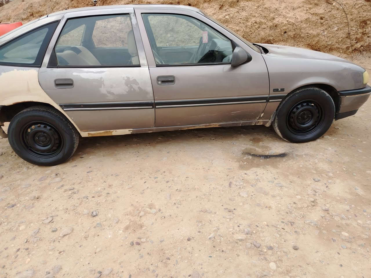 سلام عليكم فكترا للبيع سياره حلوه وناعمه وبلاديه موديل 90 سنويه صاقطه بل 19 شرط التحويل يرهم مراوس هم مكاني سامراء العباسيه السعر عل خاص ***********
