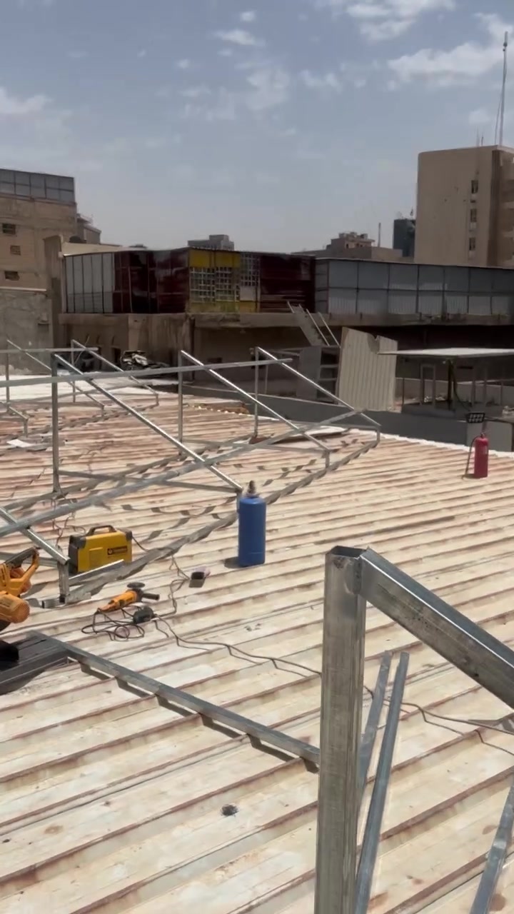 تم تنفيذ منظومة في منطقة السنك. 
42 أمبير مقسمة لثلاث محلات تجارية.

انفيرتر عدد 3 5.5KW BRIGHT POWER
بطاريات عدد 3 5KW BRIGHT POWER
الواح 21 لوح لونجي X10-650W

للتواصل: 0788 060 9999
بغداد-حي القاهرة
