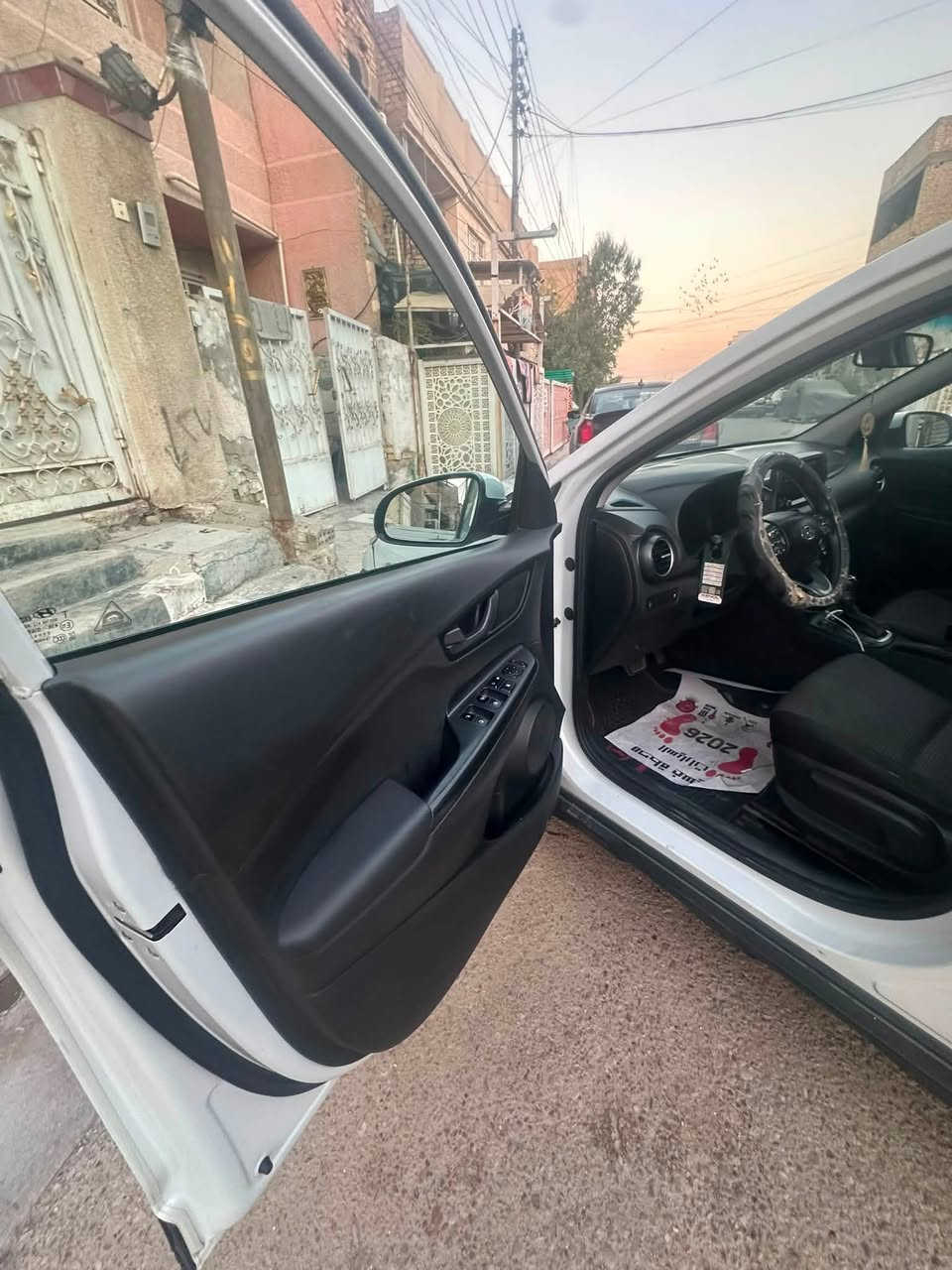 سلام عليكم
سيارة كونا 2020 امريكي
حادثها جاملغ بارد ودعامية امبدله وبنيد بارد 
بيها بارد بالصندوق وضربه خفيفة بالباب ابصف السايق ترجع على البارد 
مكفولة كير ومكينة
صدر قبل شهرين امبدل امامي وخلفي
منظومة تبريد كاملة امبدلة العام وثلج التبريد 
ماشيه 188 
مانع انزلاق 
شاشة 
كيبل USP
تدفئة بالكشنات 
كامرا خلفية 
سويج مو بصمة 
بدون بانوراما 
بغداد رقمها تحويل ثاني يوم 
متواجد - بغداد - الشعب 
*********** 
سعرها 13.000$ وبيه مجال
