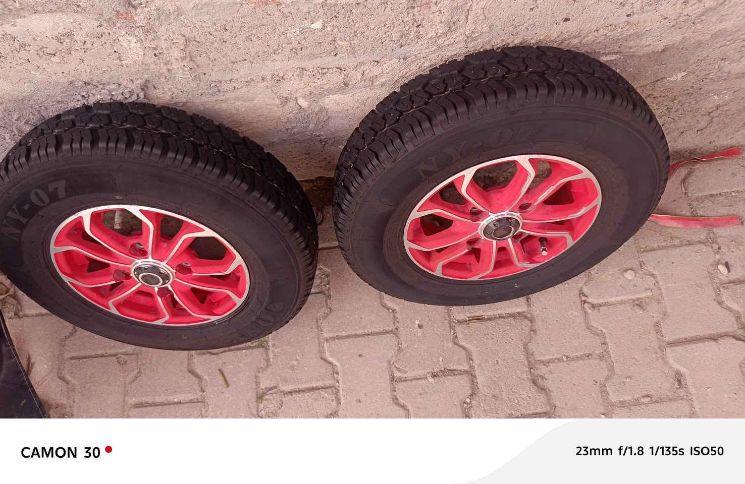 السلام عليكم عندي زوج ويله صفر لبيع وعدي قمريات وحده مال سلمنيه وحد مال شخوان شراي اتصل🗣📲📞***********
