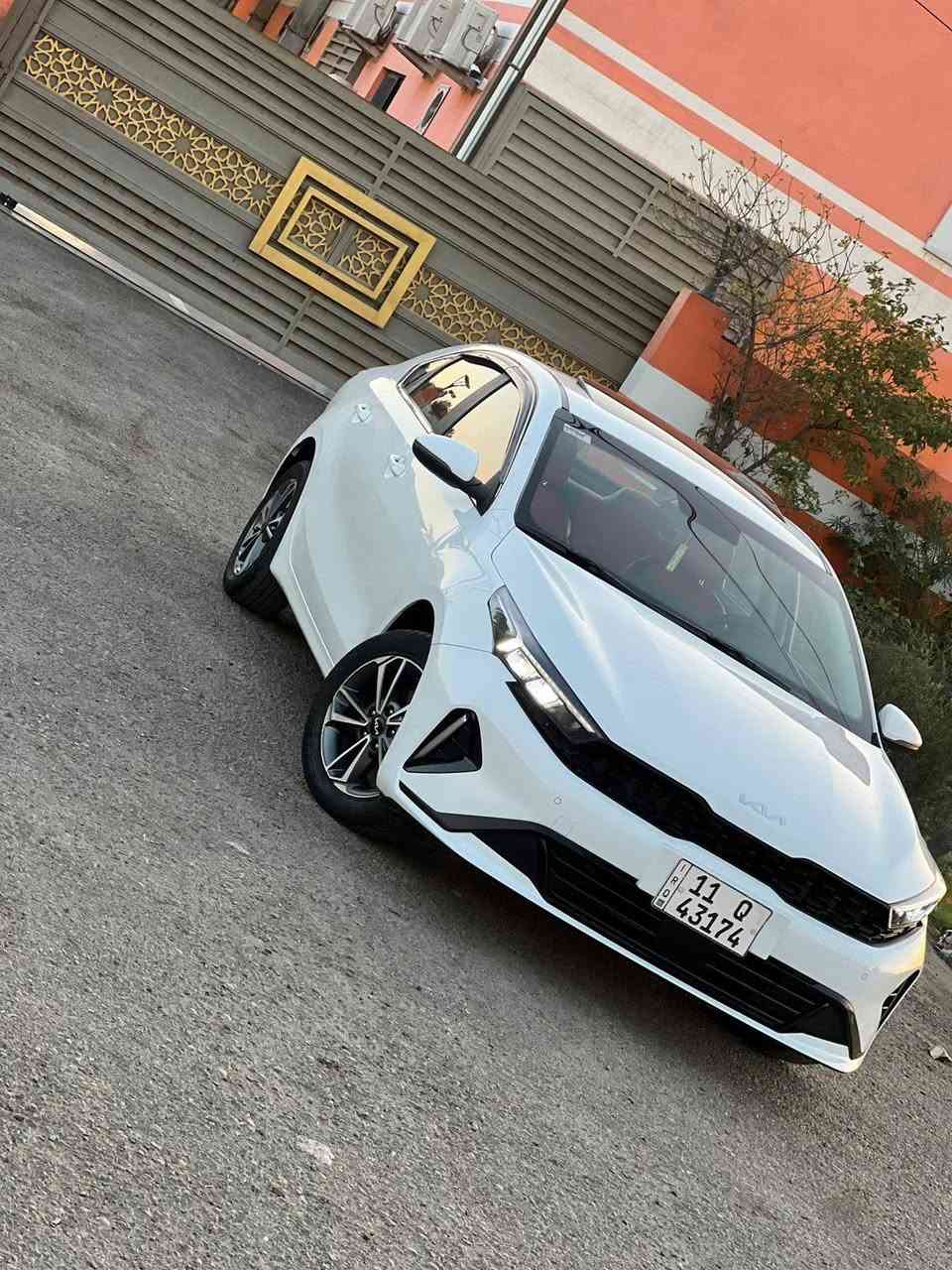 سلام عليكم كيا K3 خليجي سياره جديده عله وضعيتها سياره احله من لصور مكفول من صبغ ول فتح ول تبديل
مكينه وكير وتبريد وحداديه كفاله
فول مواصفات
فتحه + بصمه + بصمة ابواب + داخل جلد احمر + حساس امامي + حساس خلفي + اوتو هولد + ثلاث انظمه قياده + اشاير بل مري + لمري شفط + لد امامي + لد خلفي + فول تحكمات + كامره دواره + هند بريك بصمه + شاشه تجيتل 
ماشيه ١٧ الف كيلو 
مكينه ١٥٠٠ دوش دبل نوزل 
رقم بغداد بئسمي
سعر ١٣٩ وبيها مجال 
مكان السياره الكراده 
للستفسار  ***********
