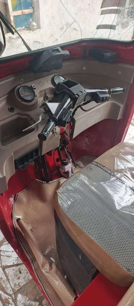 سلام عليكم تكتك موديل 18 اوراق اصليات ومكفولات مصبوغه عام تعمير كله جديد تكتك جاهزه وكلش حلوه
ربع ماذب عليها  محرك مال 20 السعر 4 ملاين وبيها مجال 
العنوان نجف خان النص ***********
