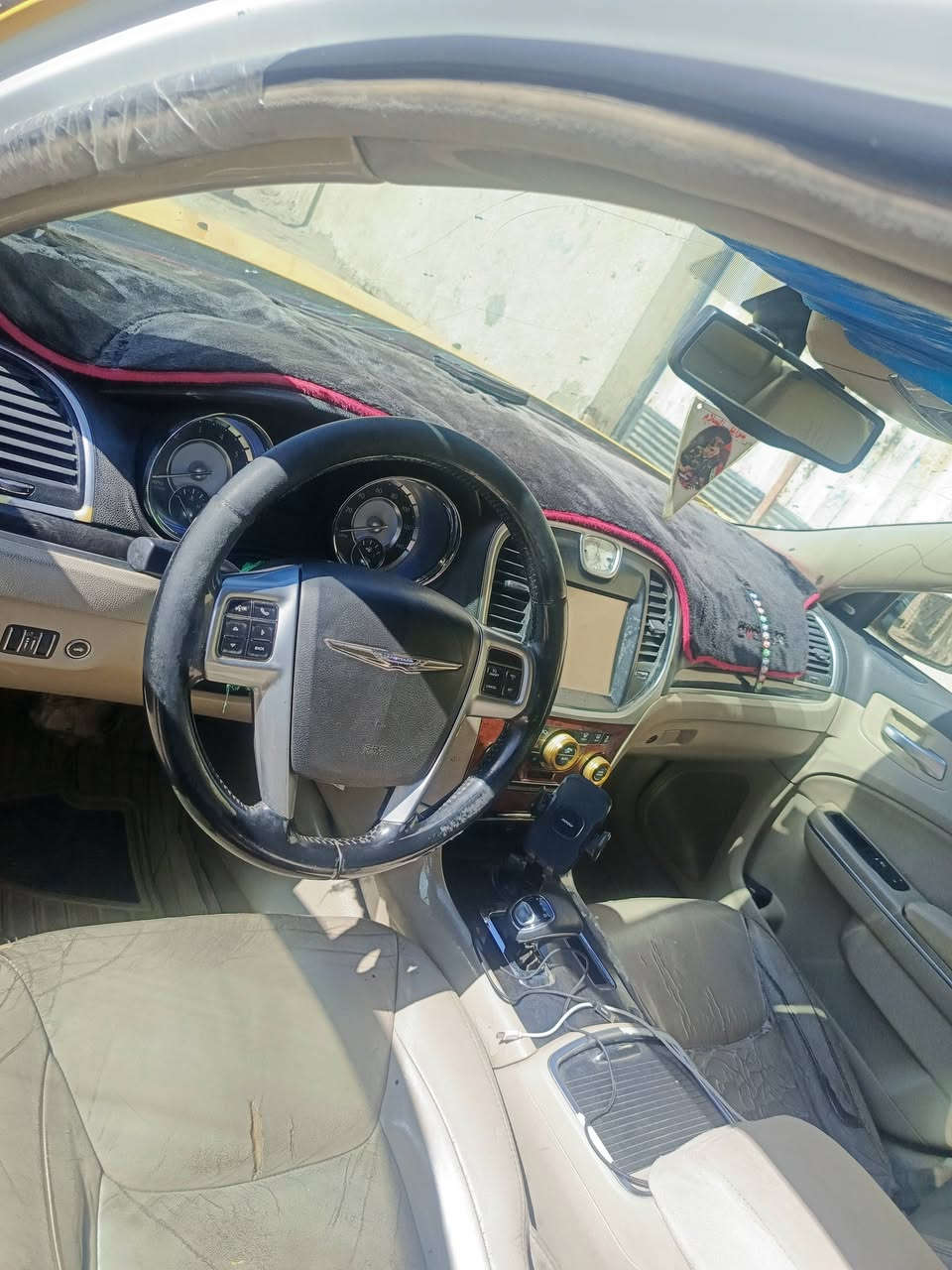 سلام عليكم اوبامه موديل 12 مصفره هيئه وغرامات خط جديده جديد تخم تاير حداديه امامي وخلفي  تبريد ثلج تدفئه خطه عماره بغداد سنويه بعده ماصاقطه150 وبيه مجال مكان السياره العماره ***********
