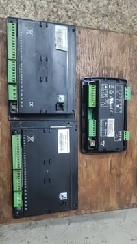 شاشات DSE للبيع 710 عدد 2 4410 عدد 1  جديد غير مستخدم  للاستفسار 07715...