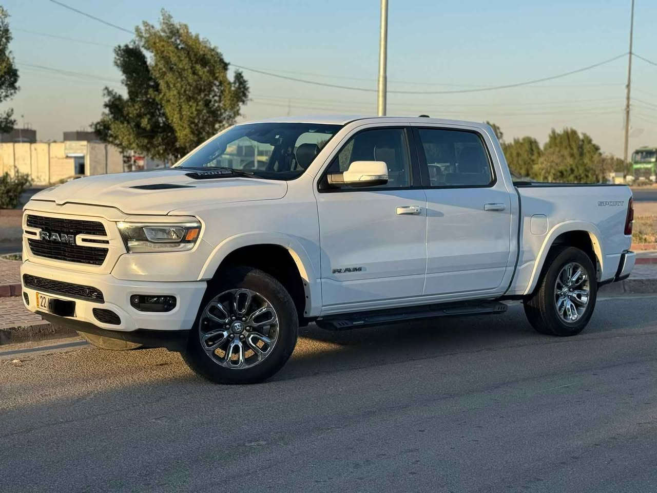 رام لارمي ٢٢ اربيل باسمي مكاني بغداد السيديه 
حادثها قطعه وحده فقط الجاملغ الامامي الايمن بدون تصليح الشاصي
باب طويل بدي قصير السياره نظيفه وبدون اي نقص فول السياره عده الفتحه معروفه مواصفات اللارمي 
مكينه 8 سلندر ايتو تورك 
***********
سعرها ٢٩٠ ورقه بغداد, العراق
