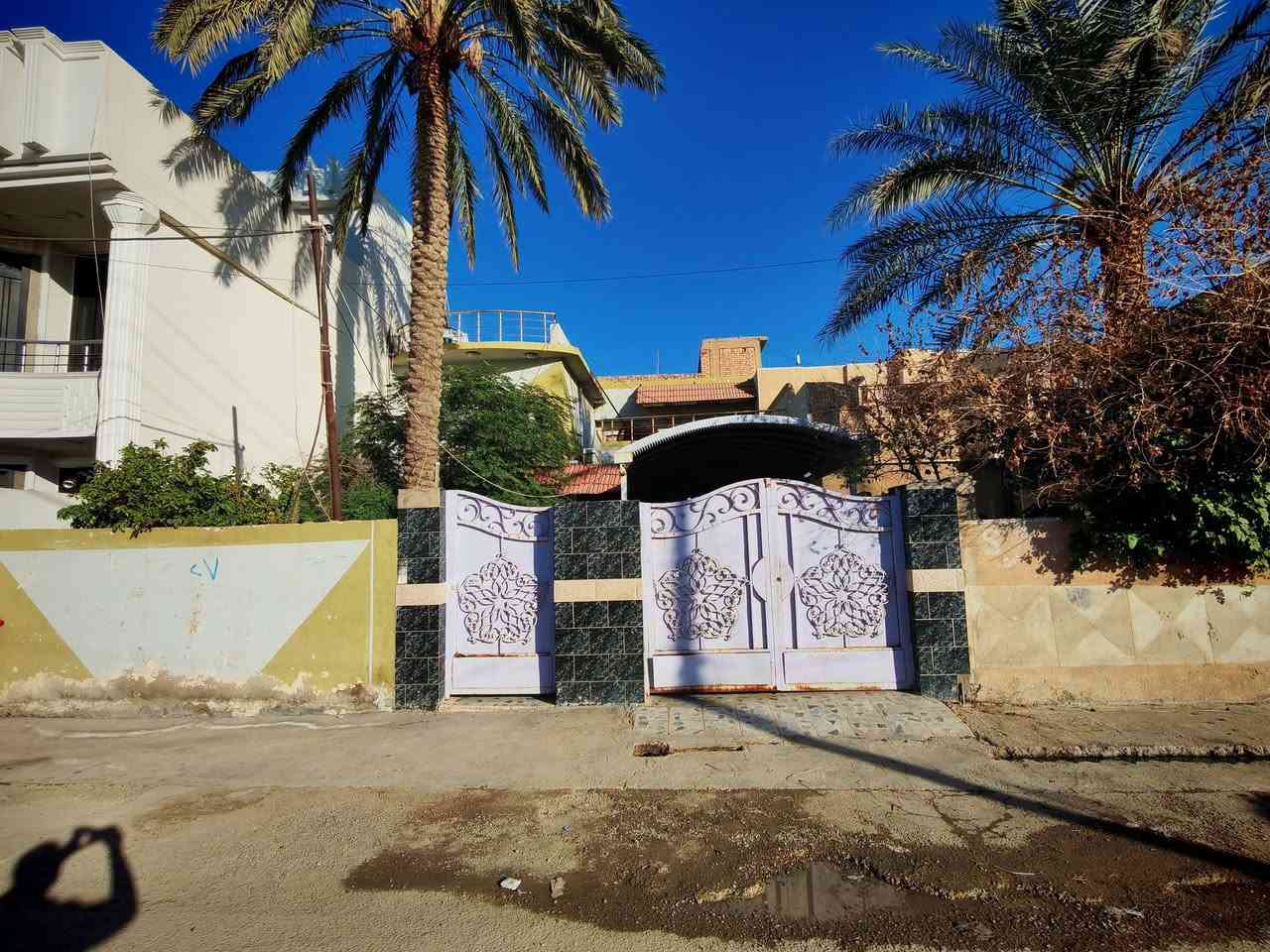 سلام عليكم بيت للبيع طابو صرف
📌الموقع حي المعلمين خلف  الشارع التجاري 
👈قريب ع مطعم جنه بغداد 
🌎المساحه 200 متر واجهه, 10 نزال 20
⚡موقع ممتاز جدا بسعر قطعه ارض 
☎للاستفسار اتصل
📞***********
📞***********
✔️مكتب الشمس للعقار بعقوبة حي المعلمين
