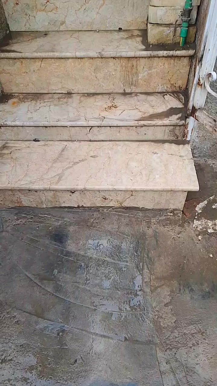 يا الله 
يا الله 

السلام وعليكم 

عندي بيت للايجار مساحه 75 متر طابق ثاني نظيف 

بي غرفة نوم واستقبال ومطبخ وصحيات وطرمه و سطح 

موقع البيت منطقه الشعب نهايه شارع مصور الكنز 

ايجار البيت 300 قفل 

اتصال على الهاتف 

***********

مكتب العقار 

ابو نور و سيف السراي
