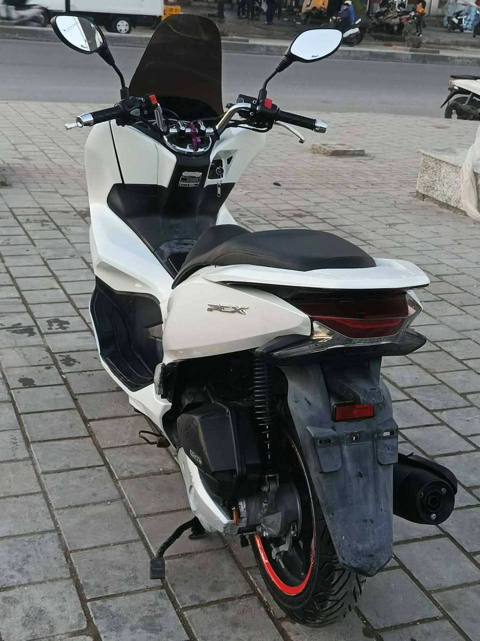 سلام عليكم بي سي اكس جيل الثالث
وارد امريكي شرط شلعه ومعدل فول 
مكفولة كفاله عامه ماشيه 32 ألف 
جامه طويلة ستان حساس لون أبيض صدفي 
سكن بغداد حي النصر  ***********
