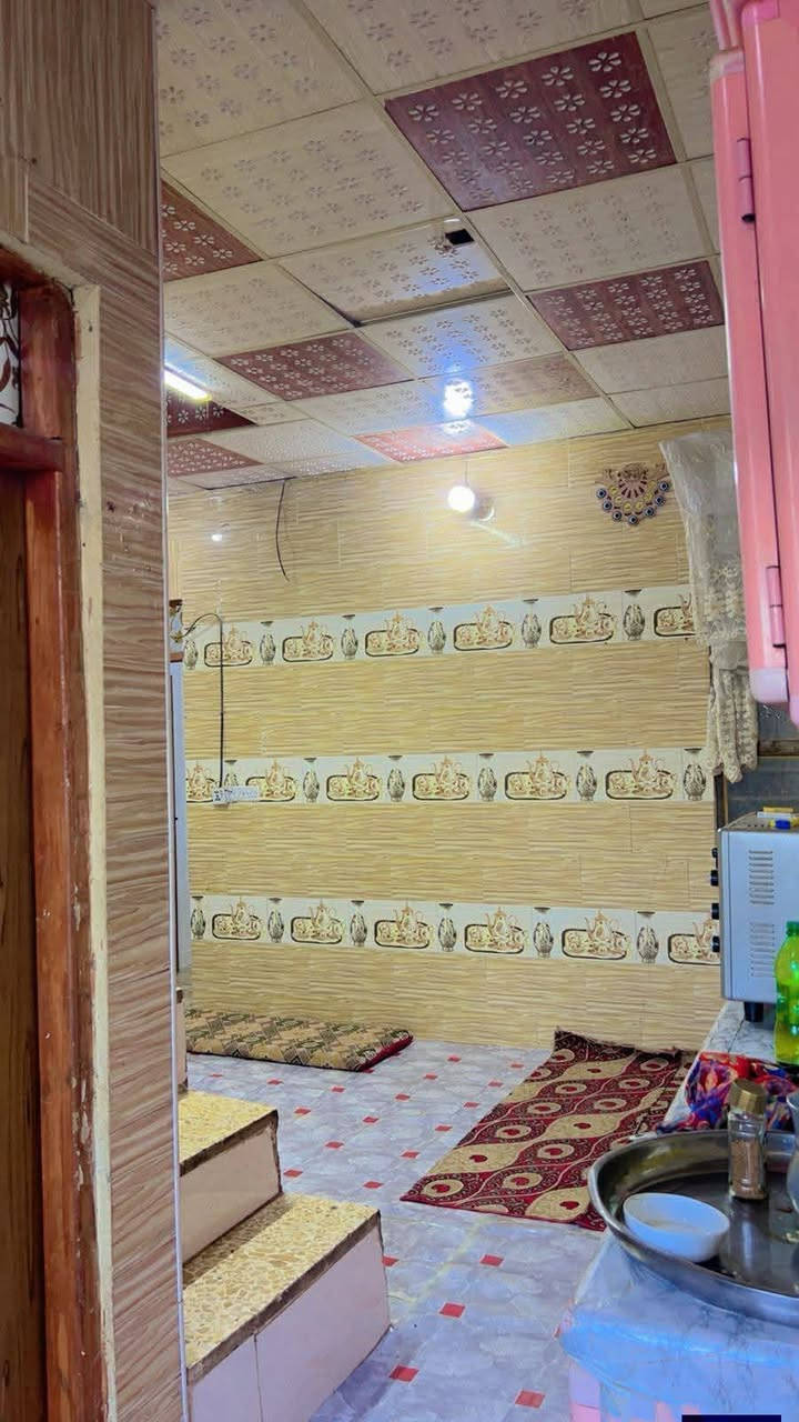 📢📢 بيت للبيع طابقين بسعر مناسب جدا 

💵 سعر  27 مليون وبي مجال بسيط 

📐 المساحه 85 متر يحتوي الطابق الاول على غرفه وصاله ومطبخ واستقبال وحمامات 
••وطابق الثاني غرفه ومطبخ وحمام وسطح 

📍العنوان المطار الجديد شارع الشفلات الفرع الي يم اسواق فارس العبدلي 

✨ البيت طابو زراعي سند 25 بي قرار محكمه 

☎️ للاستفسار مراسله الخاص او على الرقم الاتي

*********** واتساب فقط
