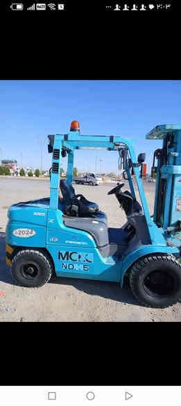 سلام عليكم رافعه شوكيه نوع مسيوبوشي بانزين كير اوتوماتيك موديل 2012 3سلايتات 3حركات منفيست كاتي هولير حموله 3ونص طن للاتصال *********** السعر 125
