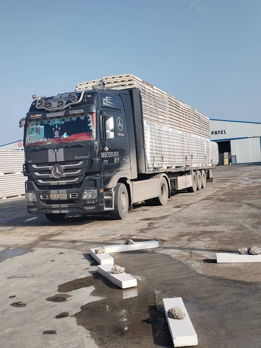 سلام عليكم تريله اكتروز حاجب موديل 2010مربوطه عربانه فلات بيبي  رقم دهوك سنويتين راس سنويه وعربانه سنويه مكفوله كفاله عامه رقم تلفون /*********** يوجد واتساب
