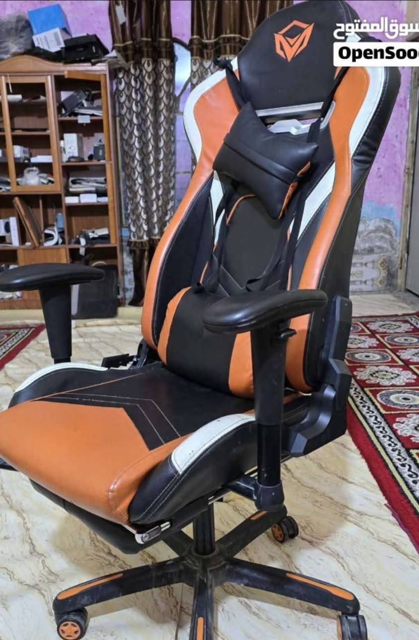 كيس ليان لي
معالج زيون 3 2670 e5
کارت من AMD
rx 5700 xt
رام 8
هارد اس اس دي 256 ميز كما في صوره كرسي كما في صوره
و اذا تريد 1 ups online من فاربر ضيف 300 الف

بصره
***********
