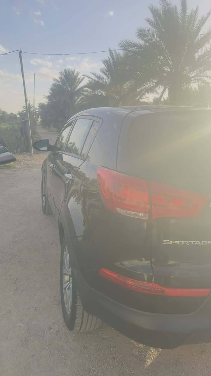سلام عليكم سبورتج موديل  2016 وارد أمريكي بيه بس البنيد والباقي كفال مكينه وكير خير من الله تبريد ثلج عنوان السياره بغداد المحموديه الرقم الهاتف  ***********
