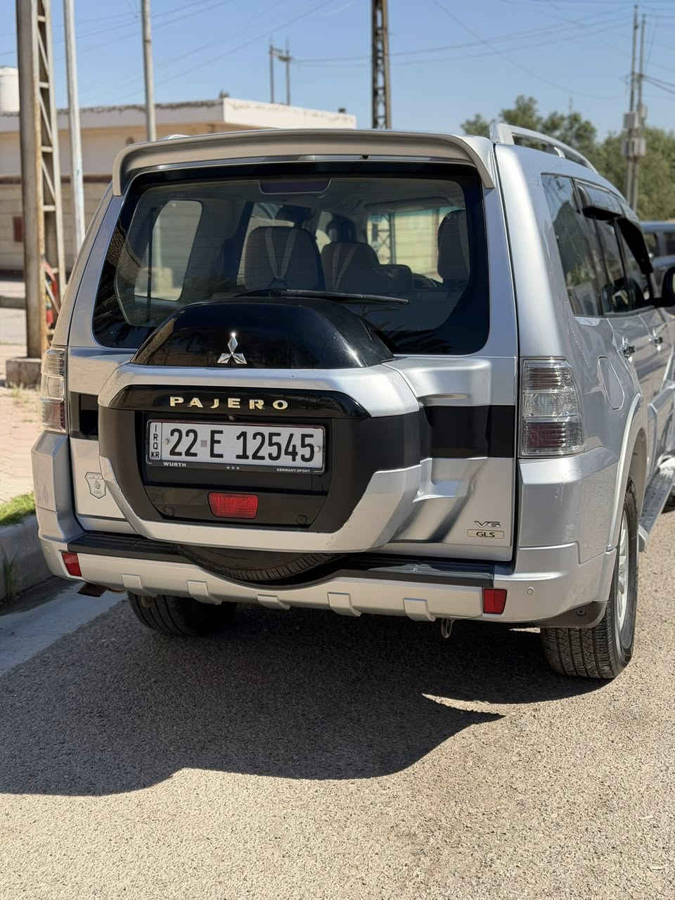 السلام وعليكم للبيع باجيرو 2015السياره كفاله عامه  مكينه كير صدر تخم تايرات سبعه راكب تبريد ٣ قطع السياره  منضومه زنون السياره ماتعبانه مال جناي السعر175وبيه مجال للشراي وكلشي اكو بل سوك لاستفسار ***********
كوت مركز المدينه
