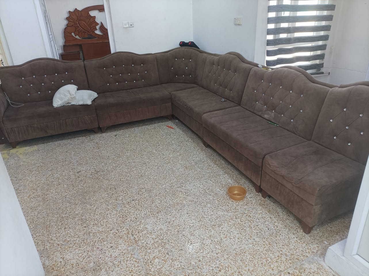 ديوان للبيع سعر الديوان 100الف قفلو
القطعه الزغيره بيعا كسر بسيط ***********
