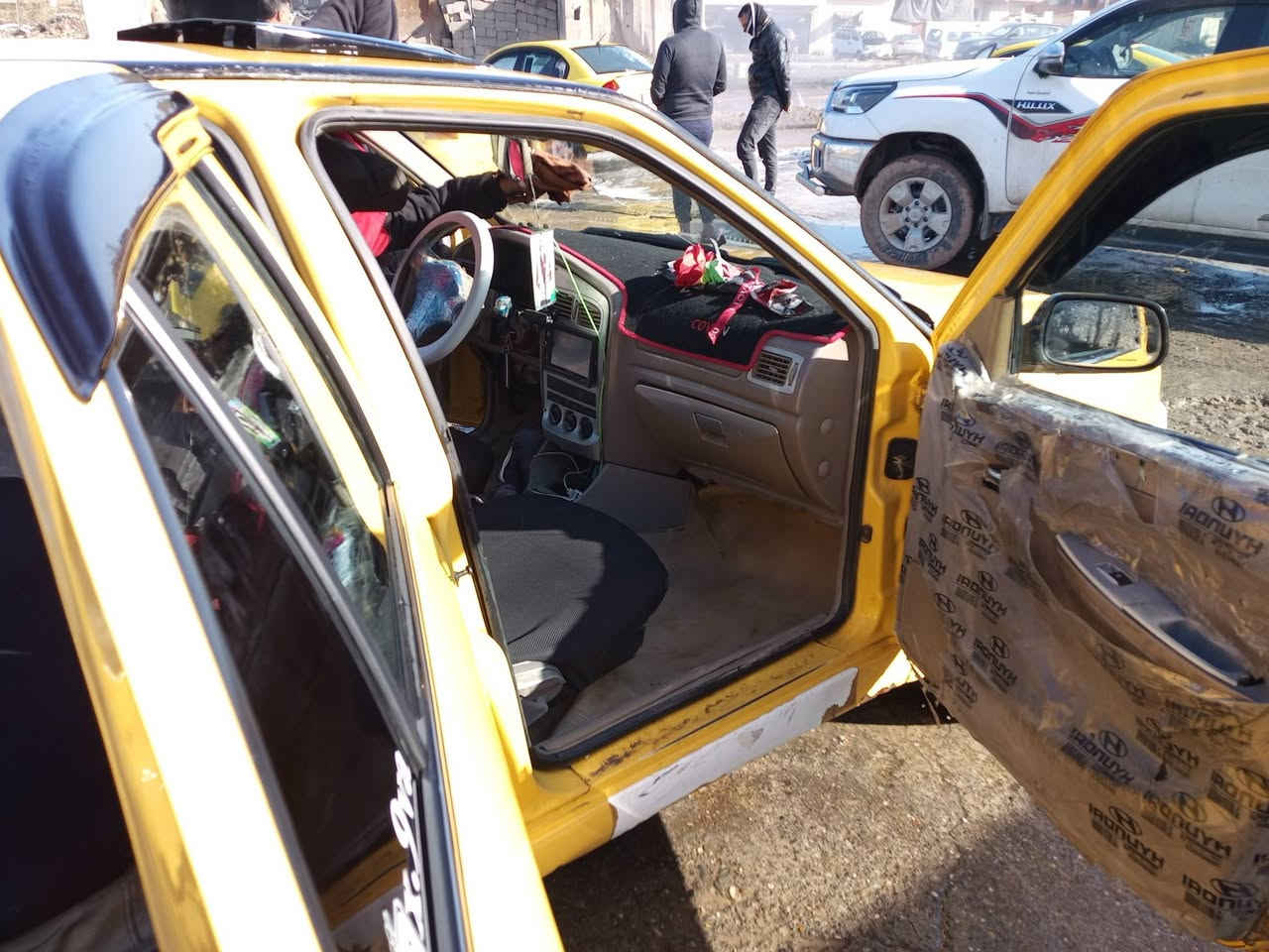 كوين موديل 2011كلو شرط ربع ماتصرف عليها محرك وكير شرط البيع السعر 20قفل ***********وتساب كربون بيه شرط وكاله وتحويل
