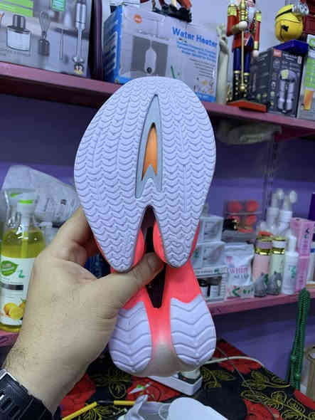 حذاء رياضي ماركه بوما منشأ فيتنام قياس 42 السعر 45 الف يوجد توصيل جميع المحافظات ***********
