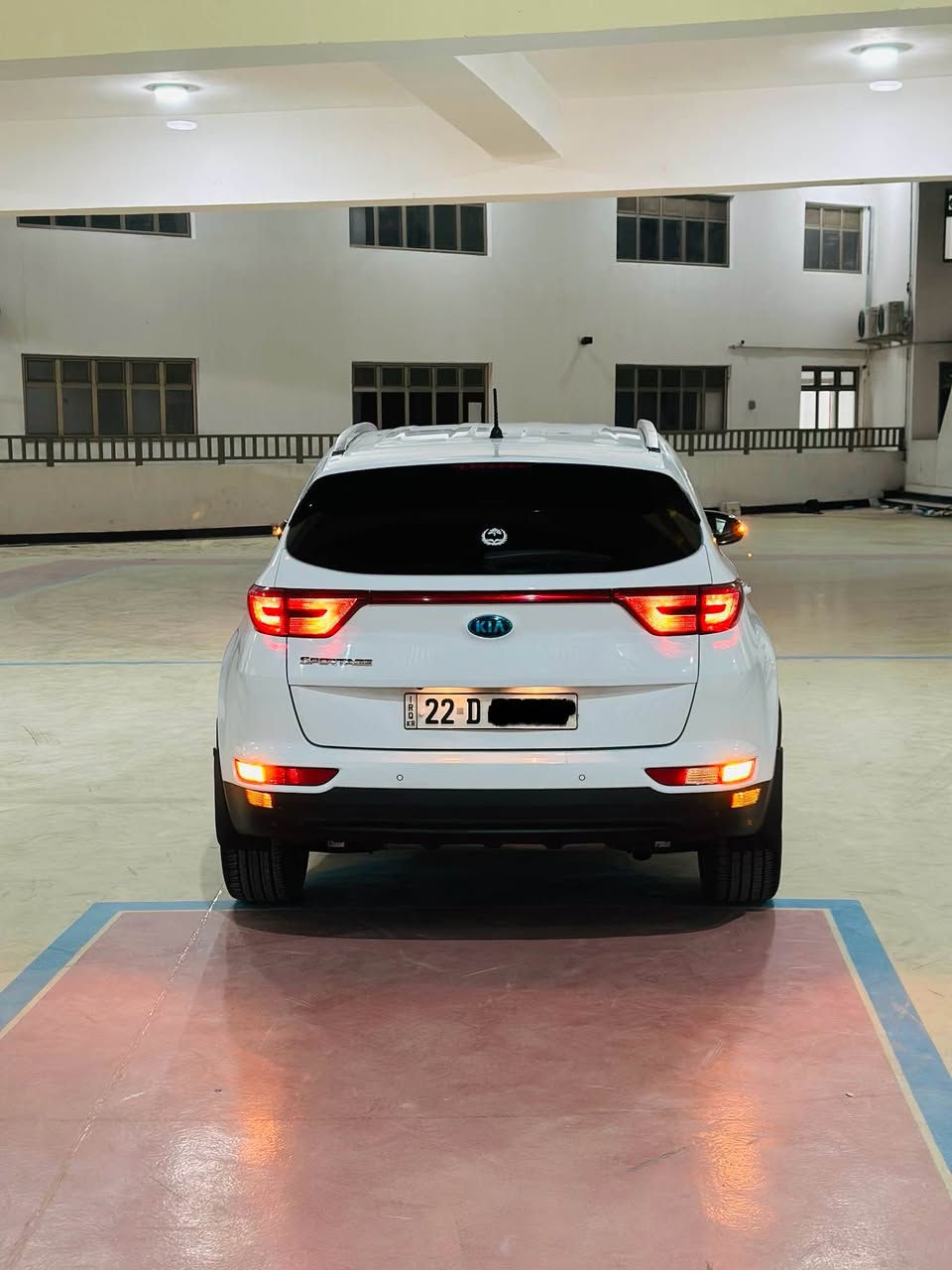 سلام عليكم 
كيا سبورتج خليجي مديل 18(ماشيه 84)
رقم اربيل دولي سنويه هزه جديده
تحويل او وكاله بشرط،
 كفاله عامه ضربه صبغ تبديل بارد 
حساسات اماميه خلفيه 
شاشه تاب كامره خلفيه 
مري شفط،
داخل حمصي 
مكينة دوش 2000
مكان سياره بصره 
طويسه قرب محطه وقود ⛽ 
لارسا
ه/*********** البصرة, العراق
