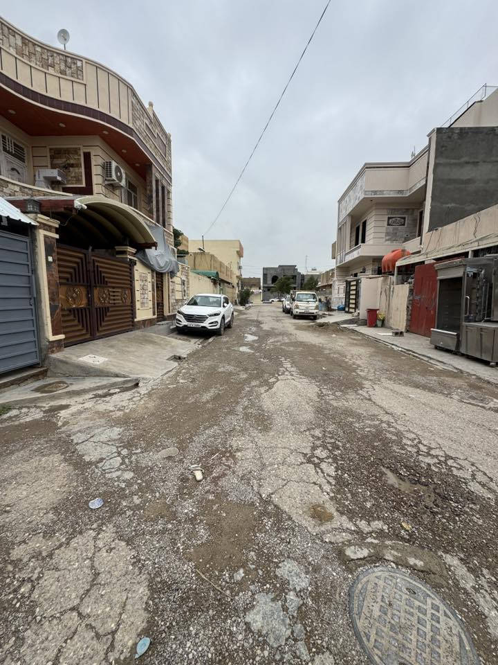 سلام عليكم. قطعه ارض البيع   طابو صرف.   مساحه 300 متر وجه 15 نزال 20  تحرير شارع الحسينية اول فرع ثاني قطعه قرب بيت سيد سعدون 
***********
