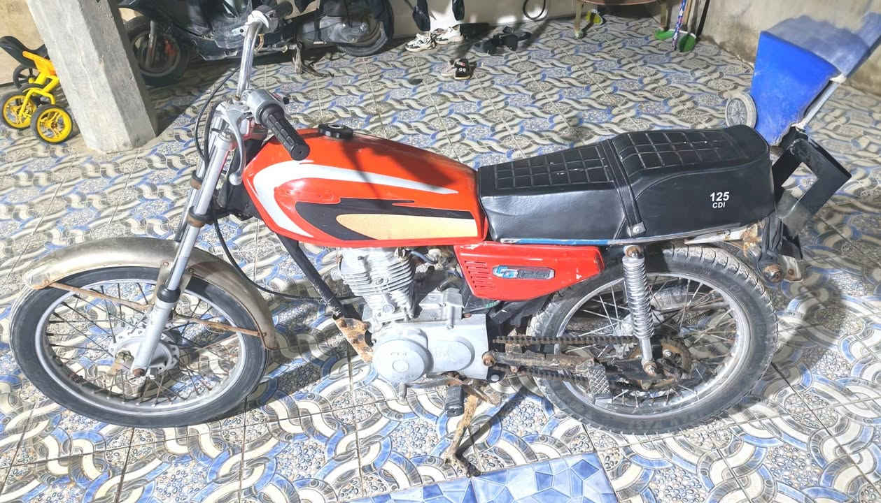 السلام عليكم دراجه للبيع موديل ١٧ مكينه ٢٠ أوراق أصولي مكان رفاعي سعر ٥٠٠ وبيه مجال ***********
